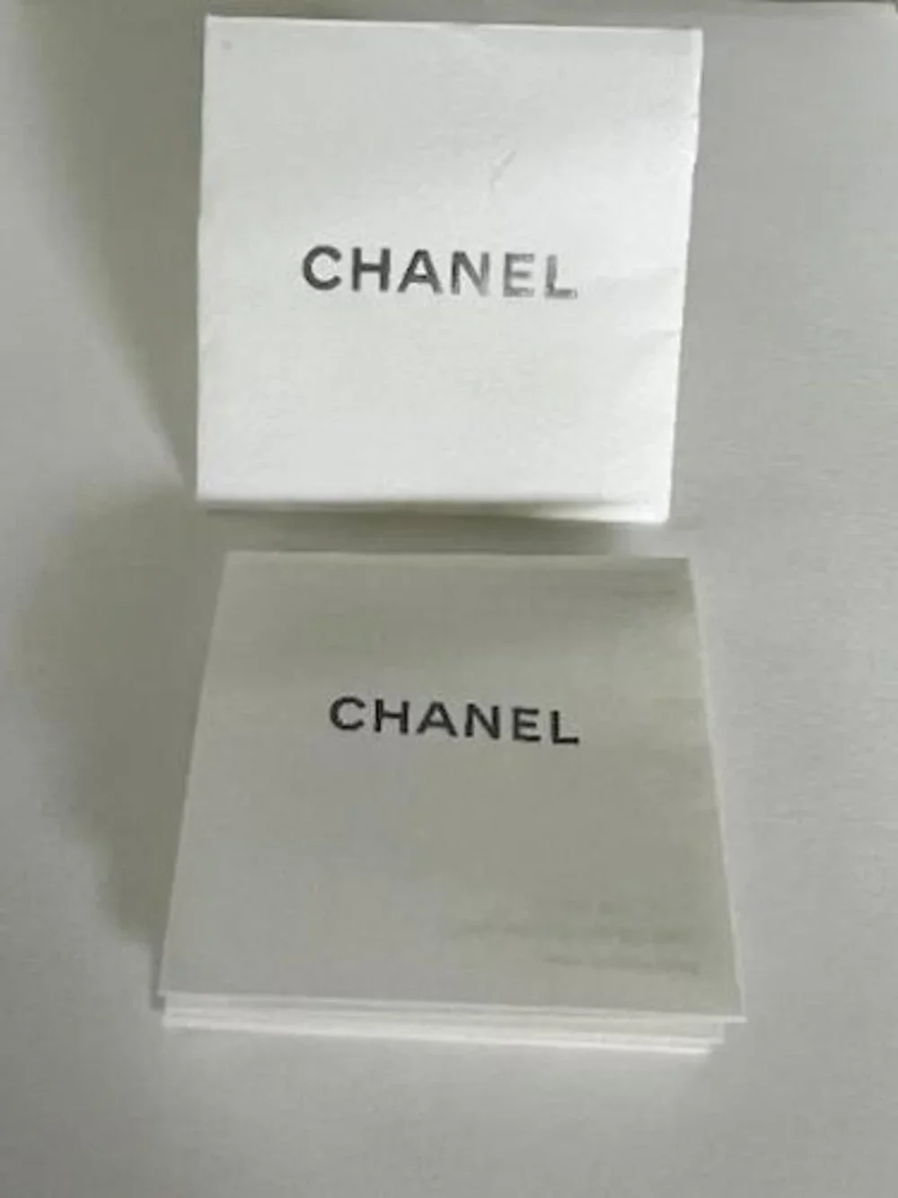 CHANEL 14P ENTRE DOIGTS BLACK SANDALS WITH CC LOGO AND CHAIN AROUND EDGE, SZ 7.5